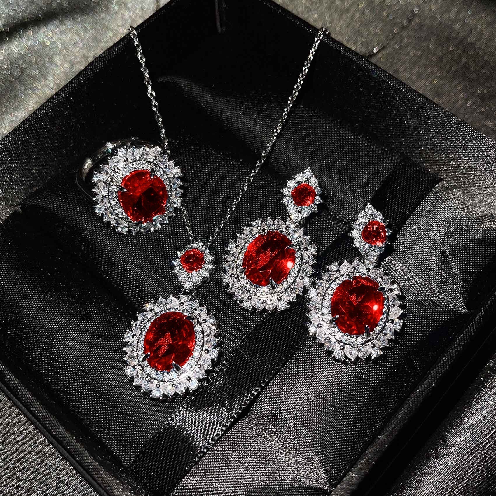 Rosa Vespera Aetherin Set aus Weißgold