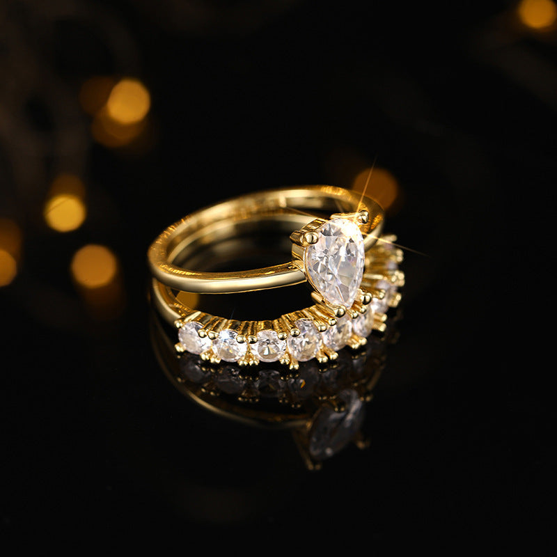 Goldener Vivienne Hartley Ring