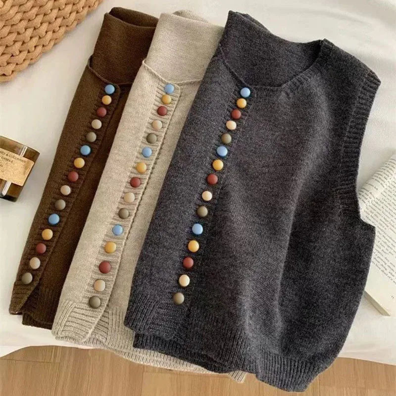 THE MARIBEL | STRICKWESTE MIT FARBIGEN KNÖPFEN