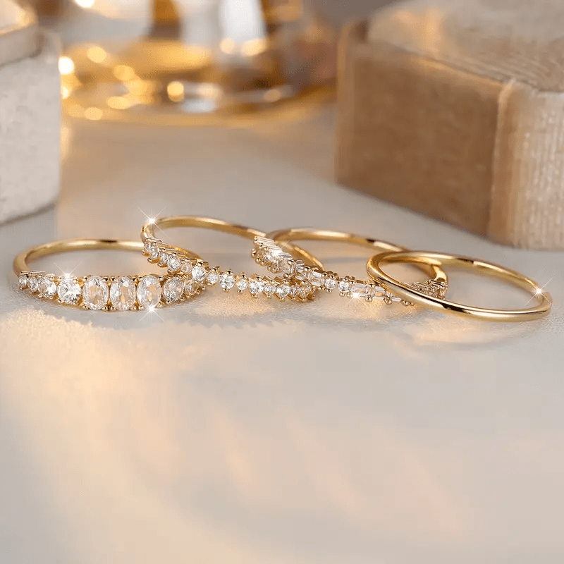 Goldene Zirkonia-Stapelringe