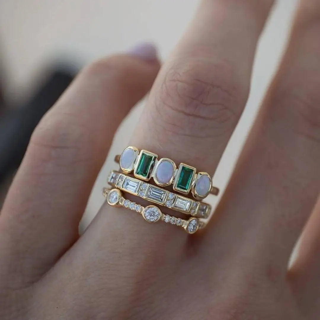 Retso Ringe mit weißem und grünem Opal