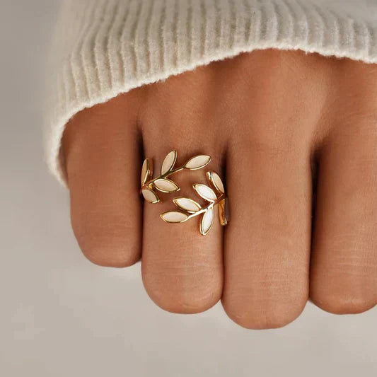 Rein – Verstellbarer Ring mit weißem Opalblatt