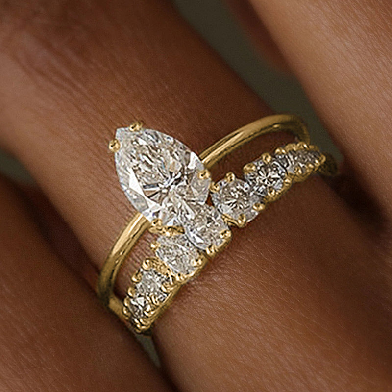 Goldener Vivienne Hartley Ring