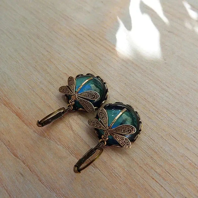 Kugelförmige Libellenohrringe in Retro Goldene