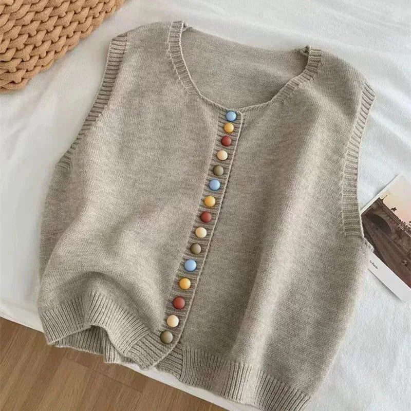 THE MARIBEL | STRICKWESTE MIT FARBIGEN KNÖPFEN