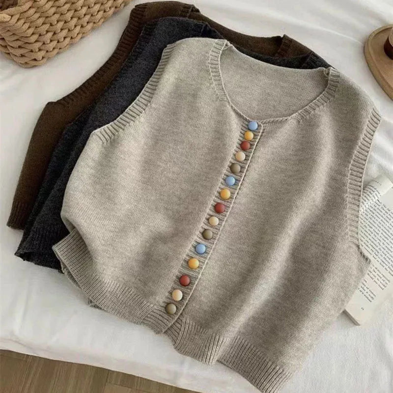 THE MARIBEL | STRICKWESTE MIT FARBIGEN KNÖPFEN