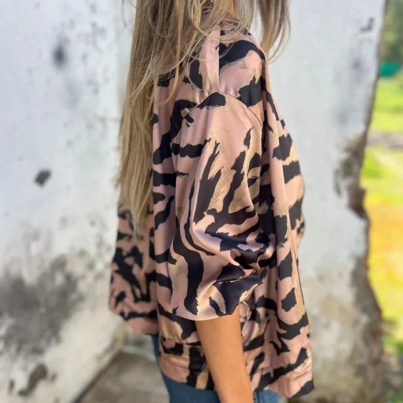 Maríssa Maria  Bomberjacke mit Zebra Drucken und Reißverschluss