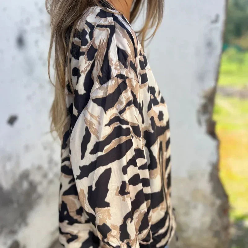 Maríssa Maria  Bomberjacke mit Zebra Drucken und Reißverschluss
